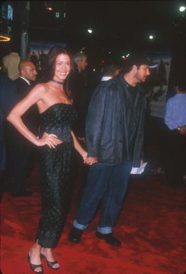 Shannon Elizabeth at event of Three Kings (1999)