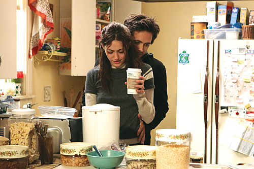 Still of Emmy Rossum and Justin Chatwin in Shameless (2011)