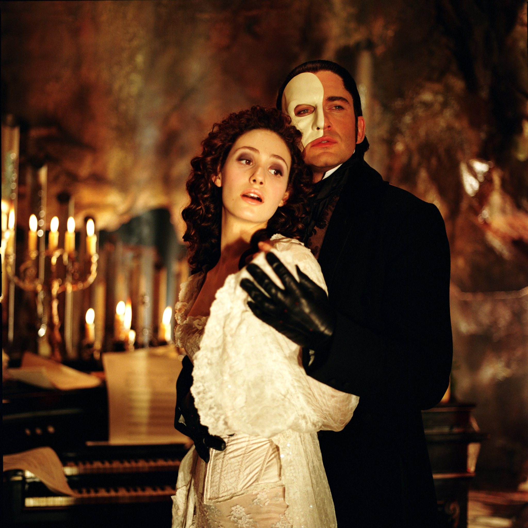 Still of Emmy Rossum and Gerard Butler in The Phantom of the Opera (2004)