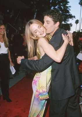 Mena Suvari and Jason Biggs at event of Loser (2000)