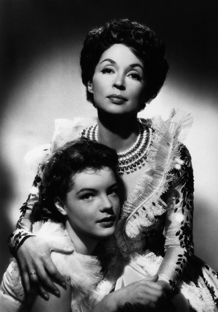 Still of Romy Schneider and Lilli Palmer in Feuerwerk (1954)