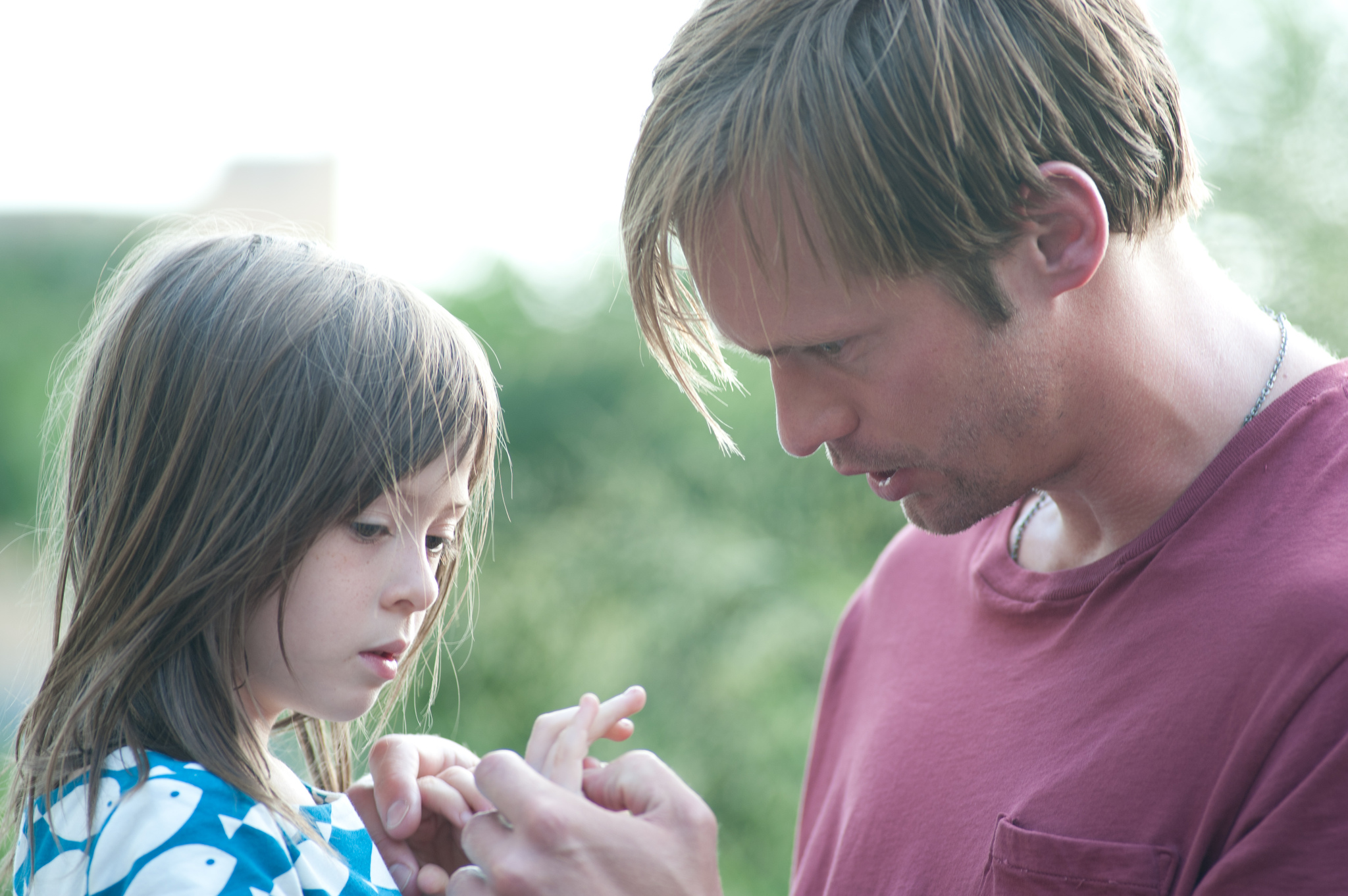 Still of Alexander Skarsgård and Onata Aprile in What Maisie Knew (2012)