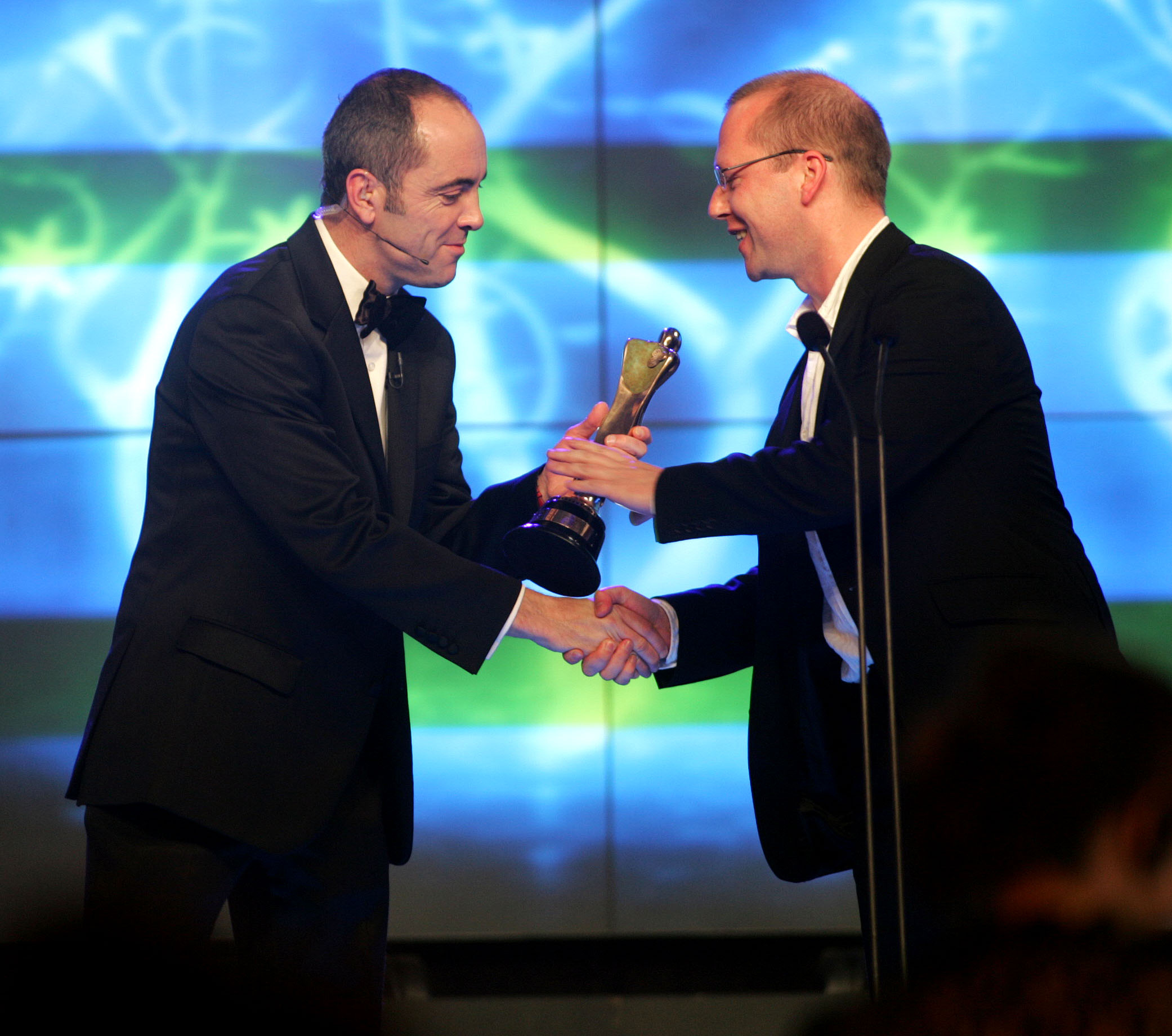 James Nesbitt presents the IFTA for Best Director to Declan Recks at the 2005 IFTAS