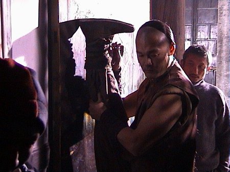 Michael Man-Kin Chow and Hark Tsui in The Era of Vampires (2003)