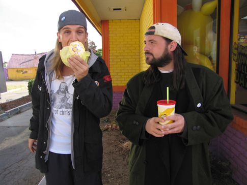 Still of Kevin Smith and Jason Mewes in Clerks II (2006)