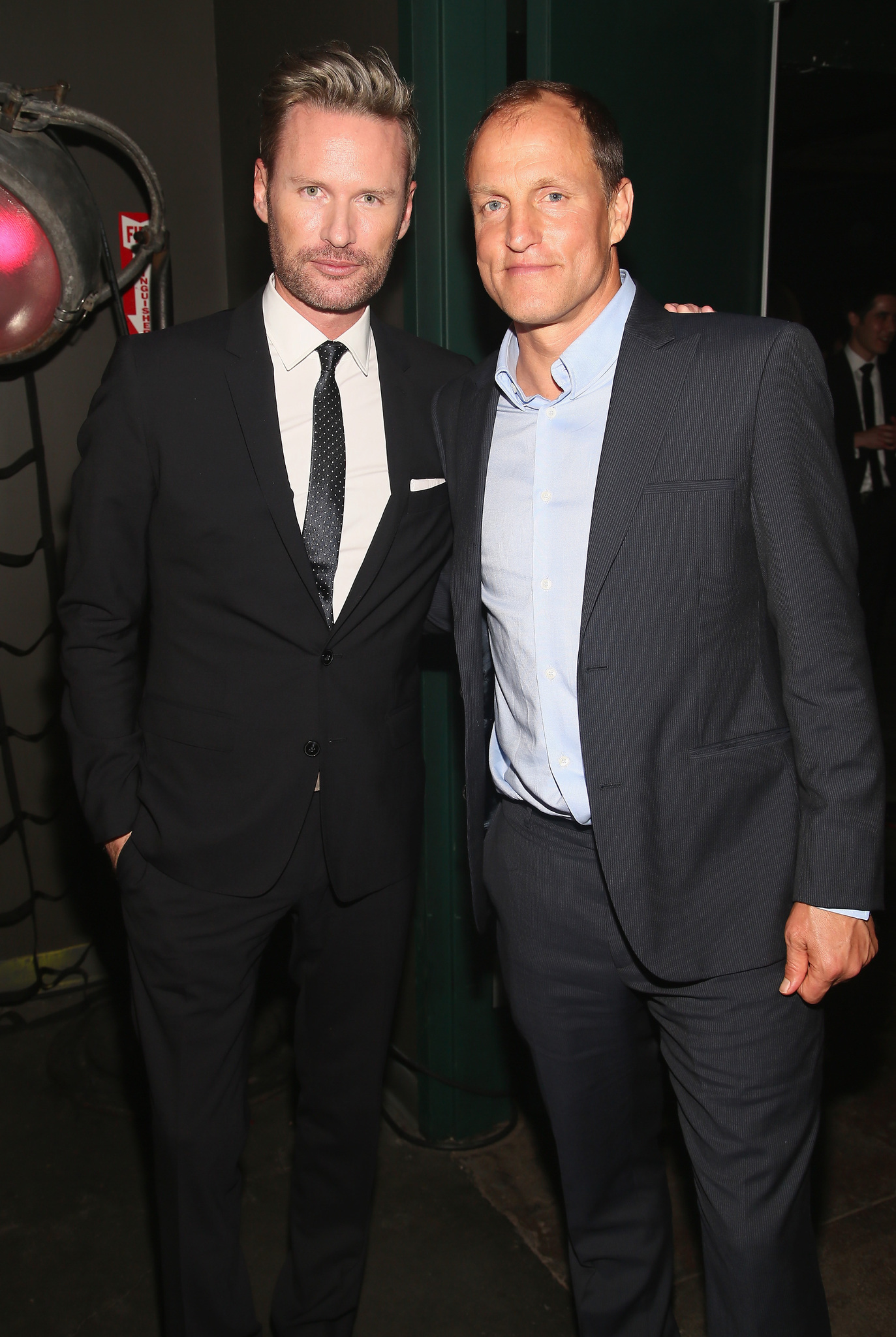 Woody Harrelson and Brian Tyler at event of Apgaules meistrai (2013)