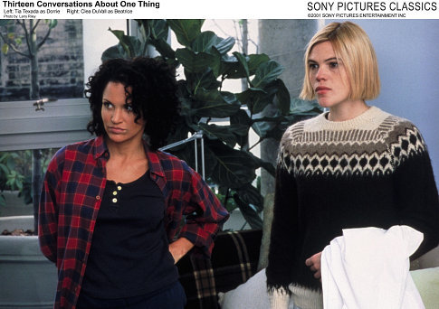 Still of Tia Texada and Clea DuVall in Thirteen Conversations About One Thing (2001)