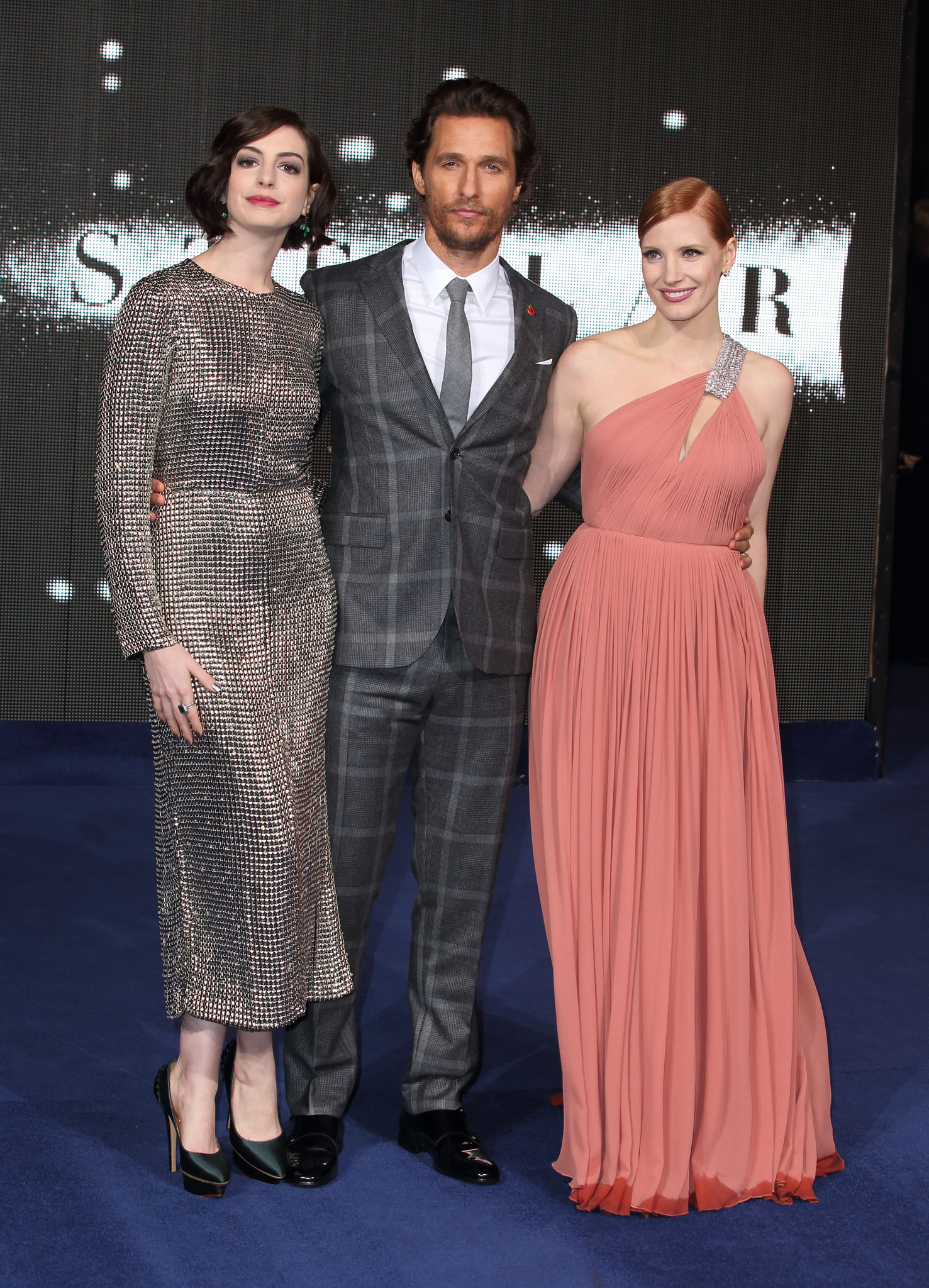 Matthew McConaughey, Anne Hathaway and Jessica Chastain at event of Tarp zvaigzdziu (2014)