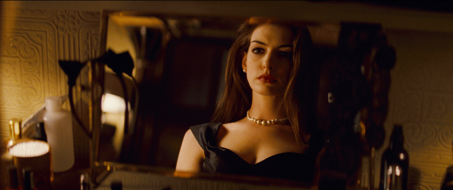 Still of Anne Hathaway in Tamsos riterio sugrizimas (2012)