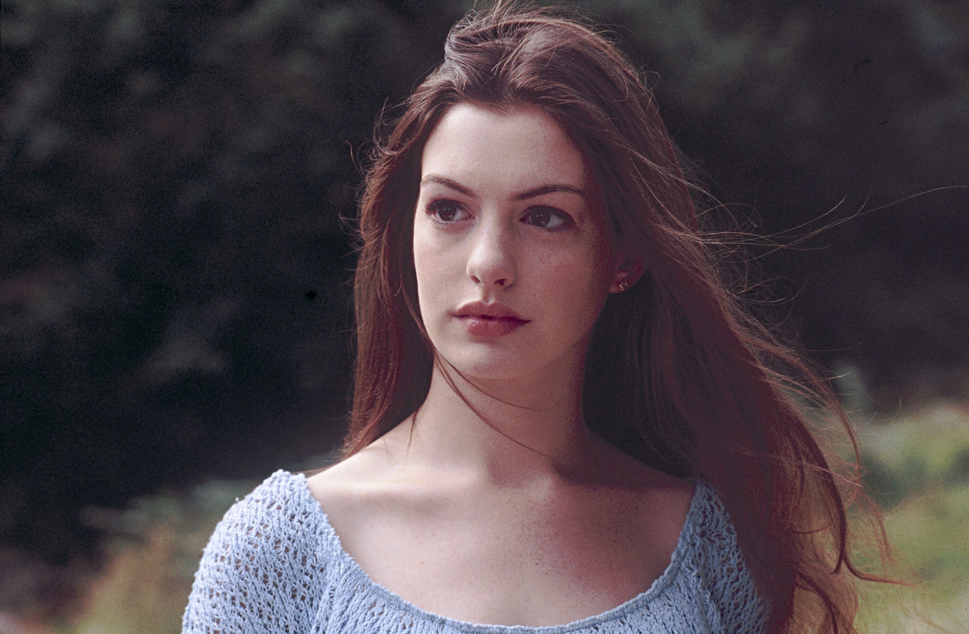 Still of Anne Hathaway in Ella Enchanted (2004)