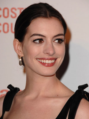 Anne Hathaway at event of Valentino: The Last Emperor (2008)