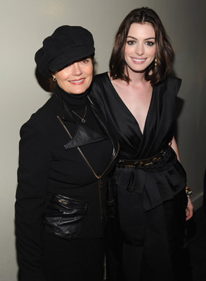 Susan Sarandon and Anne Hathaway at event of Rachel Getting Married (2008)