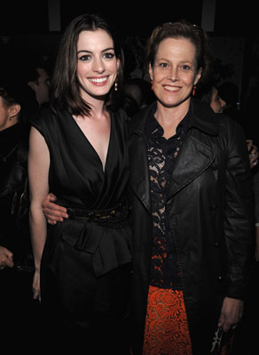 Sigourney Weaver and Anne Hathaway at event of Rachel Getting Married (2008)
