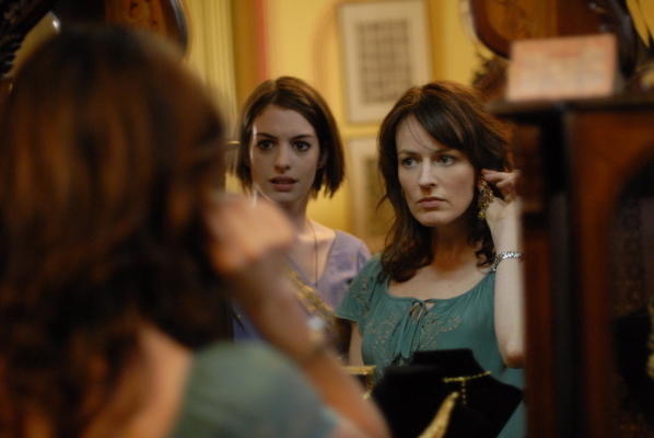 Still of Anne Hathaway and Rosemarie DeWitt in Rachel Getting Married (2008)