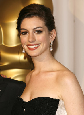 Anne Hathaway at event of The 79th Annual Academy Awards (2007)