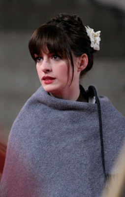 Anne Hathaway at event of Ir velnias devi Prada (2006)