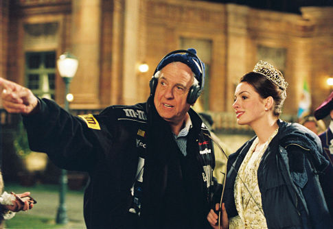 Anne Hathaway and Garry Marshall in The Princess Diaries 2: Royal Engagement (2004)