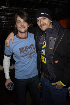 Clifton Collins Jr. and Jonathan Del Arco at event of Employee of the Month (2004)