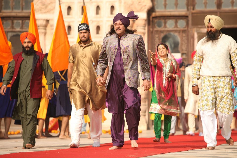Still of Juhi Chawla and Sanjay Dutt in Son of Sardaar (2012)