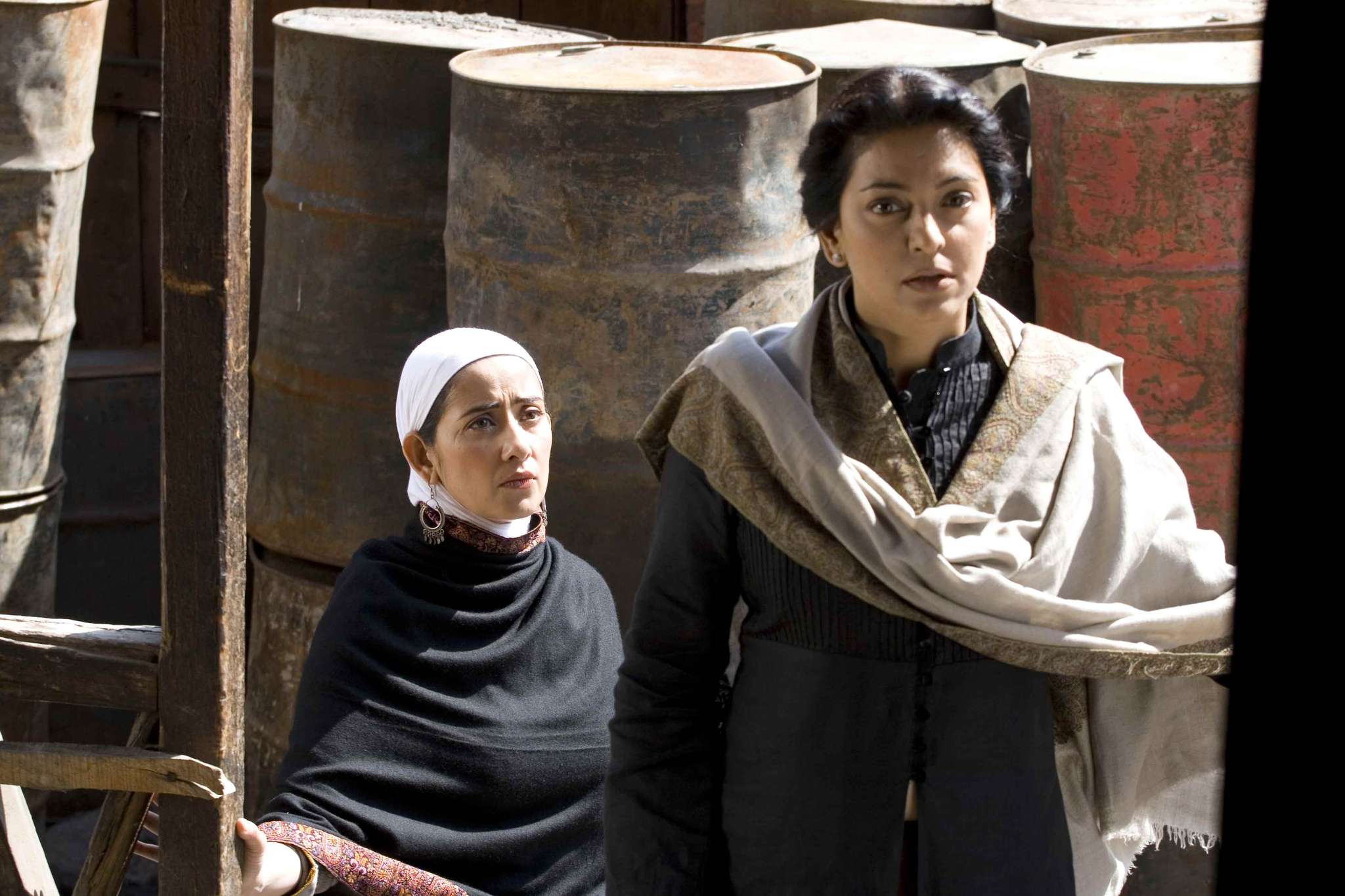 Still of Juhi Chawla and Manisha Koirala in I Am Afia Megha Abhimanyu Omar (2010)