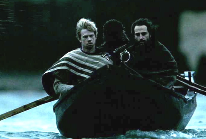 still of Thomas Morris & Mark strong in Tristan & Isolde 2004