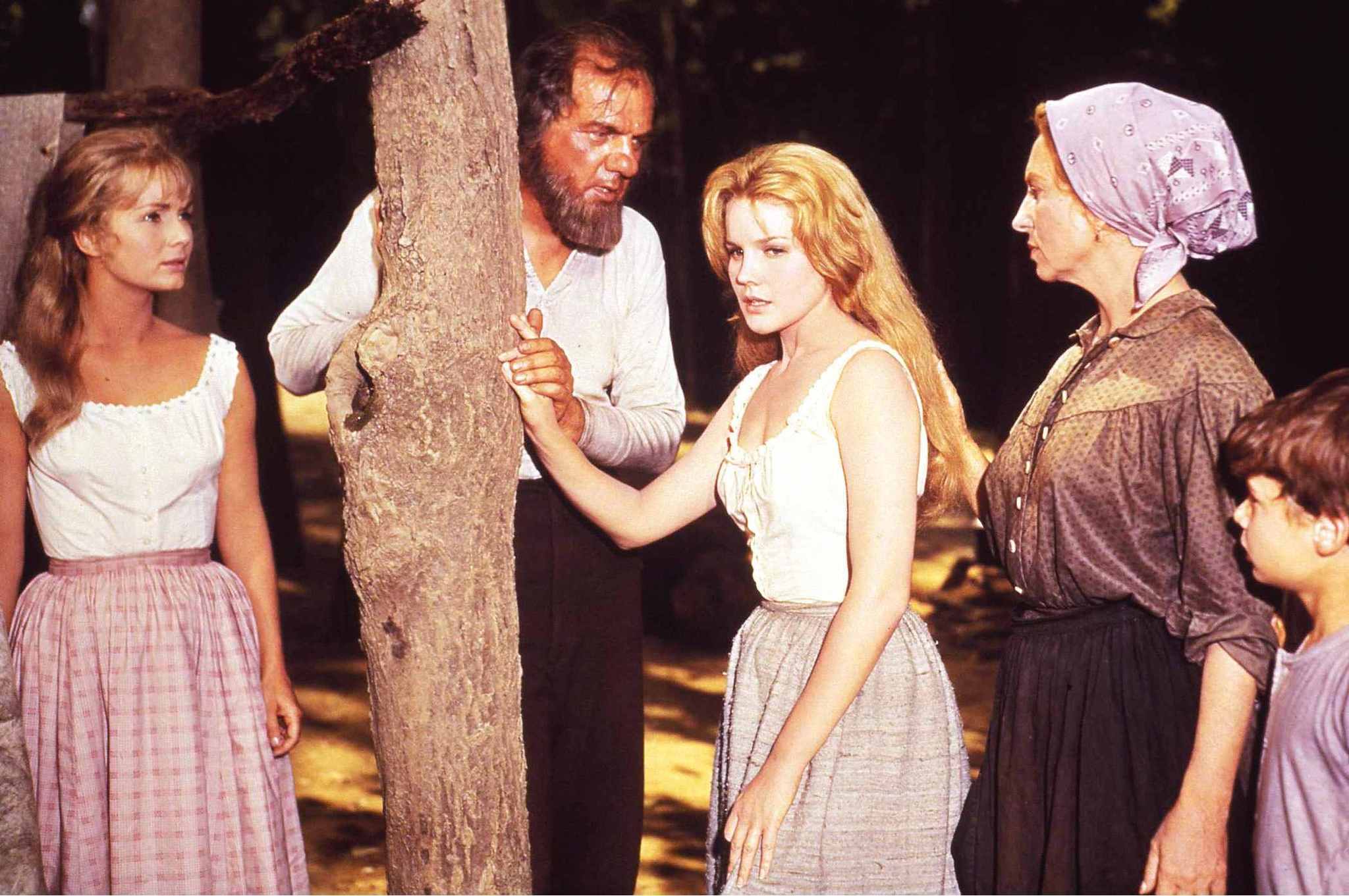 Still of Karl Malden, Agnes Moorehead, Debbie Reynolds and Carroll Baker in How the West Was Won (1962)