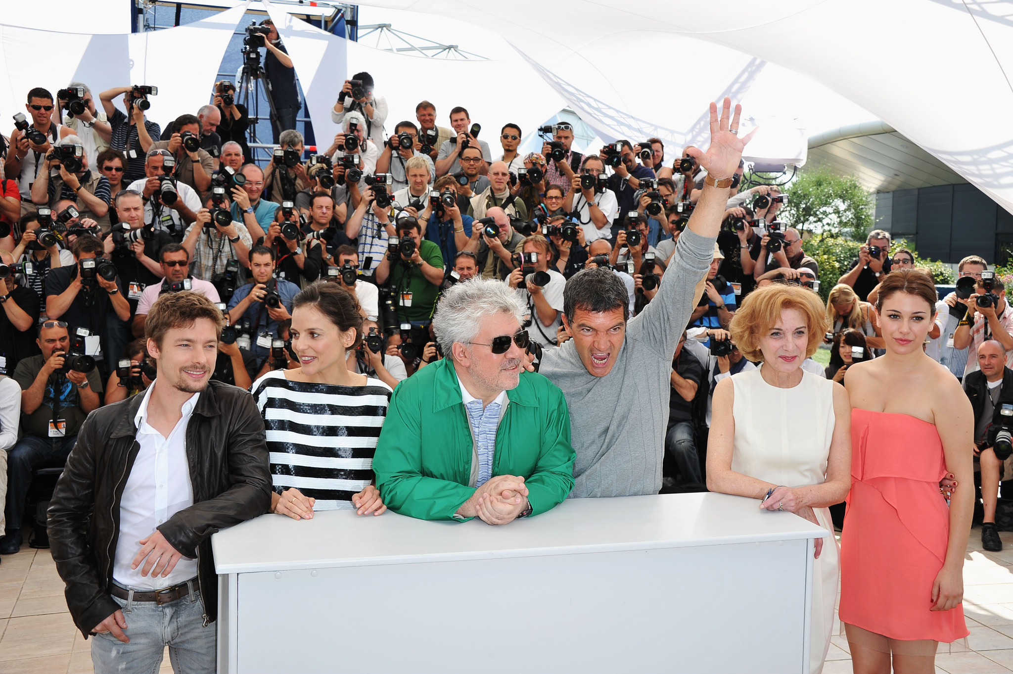 Antonio Banderas, Pedro Almodóvar, Marisa Paredes, Elena Anaya, Blanca Suárez and Jan Cornet at event of Oda, kurioje gyvenu (2011)