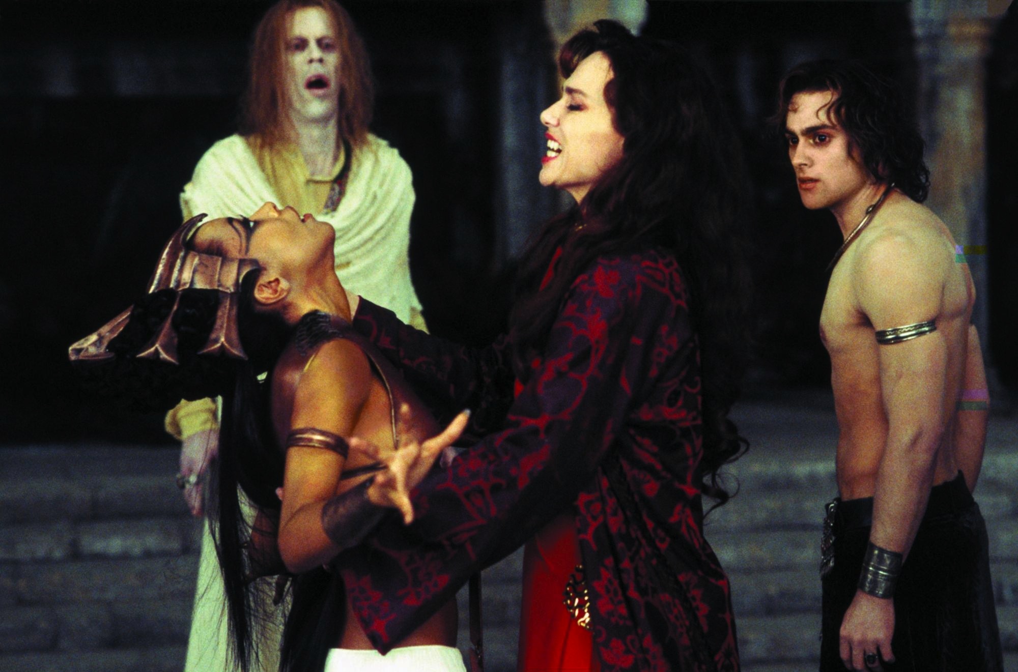 Still of Lena Olin, Aaliyah and Stuart Townsend in Queen of the Damned (2002)