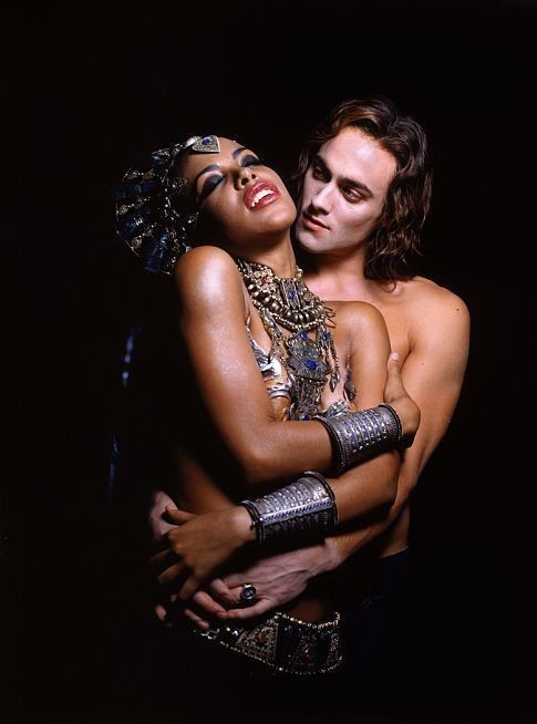 Aaliyah and Stuart Townsend in Queen of the Damned (2002)