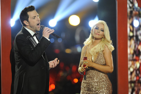 Still of Christina Aguilera and Chris Mann in The Voice (2011)