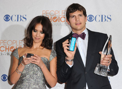 Jessica Alba and Ashton Kutcher at event of The 36th Annual People's Choice Awards (2010)