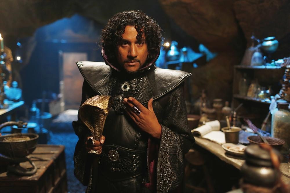 Still of Naveen Andrews in Once Upon a Time in Wonderland (2013)