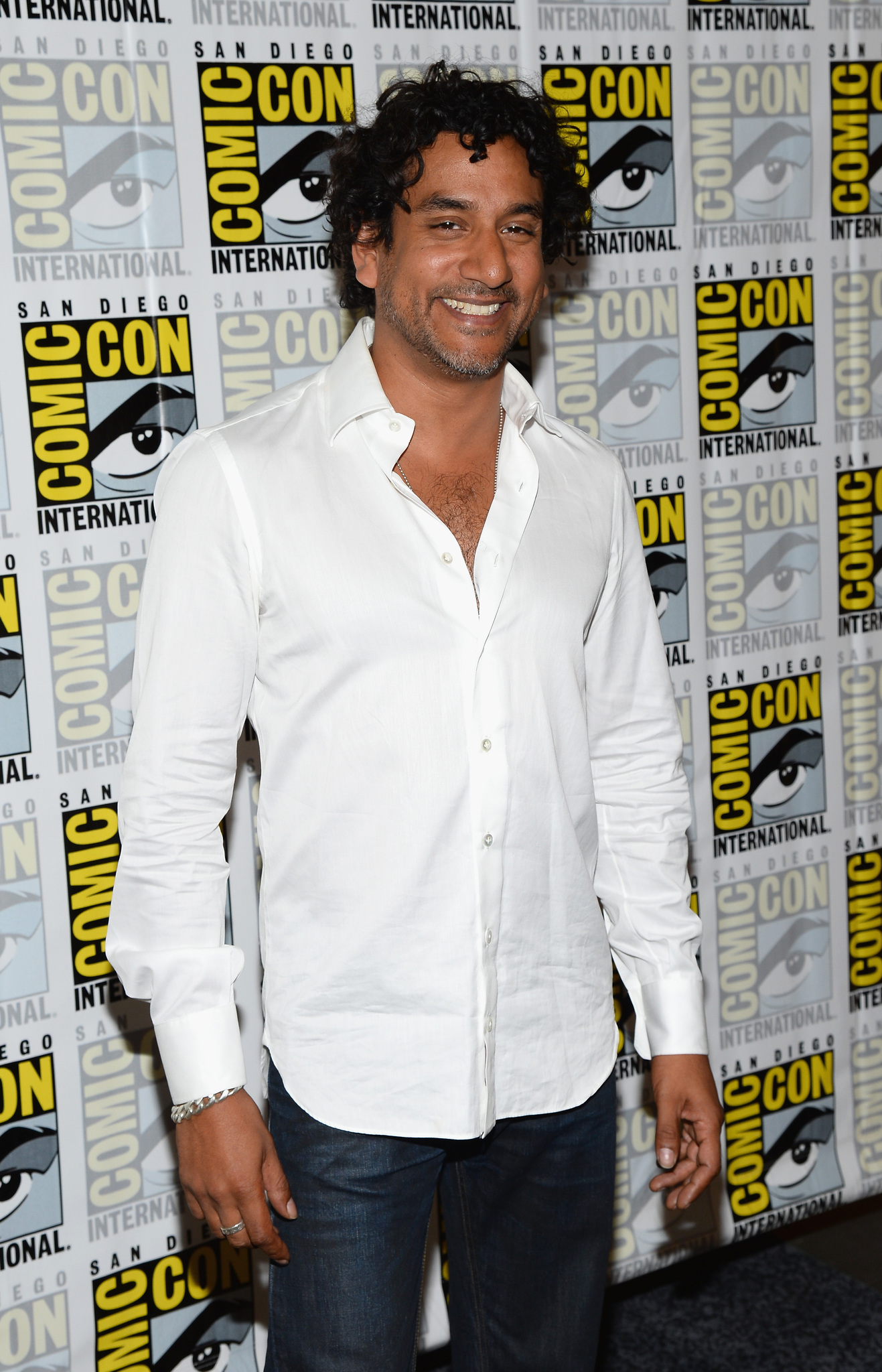 Naveen Andrews at event of Once Upon a Time in Wonderland (2013)