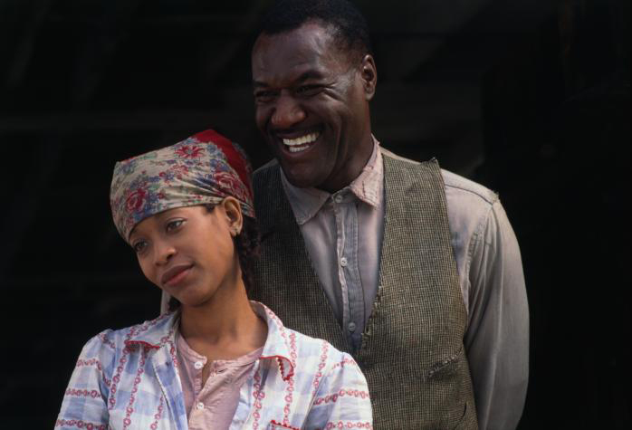 Still of Erykah Badu and Delroy Lindo in The Cider House Rules (1999)