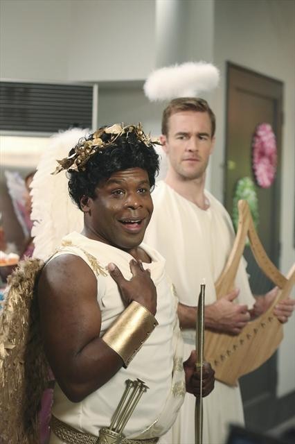 Still of James Van Der Beek and Ray Ford in Don't Trust the B---- in Apartment 23 (2012)
