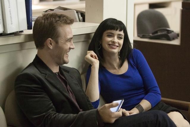 Still of James Van Der Beek and Krysten Ritter in Don't Trust the B---- in Apartment 23 (2012)