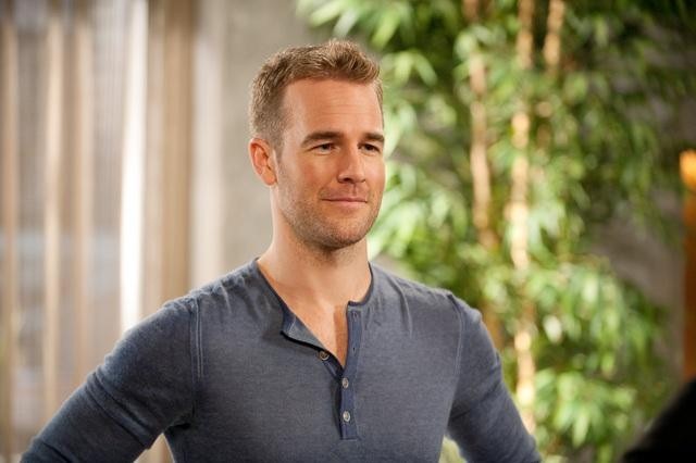 Still of James Van Der Beek in Don't Trust the B---- in Apartment 23 (2012)