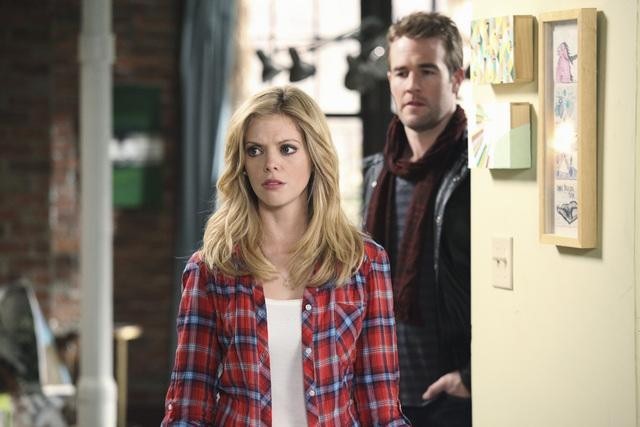 Still of James Van Der Beek and Dreama Walker in Don't Trust the B---- in Apartment 23 (2012)