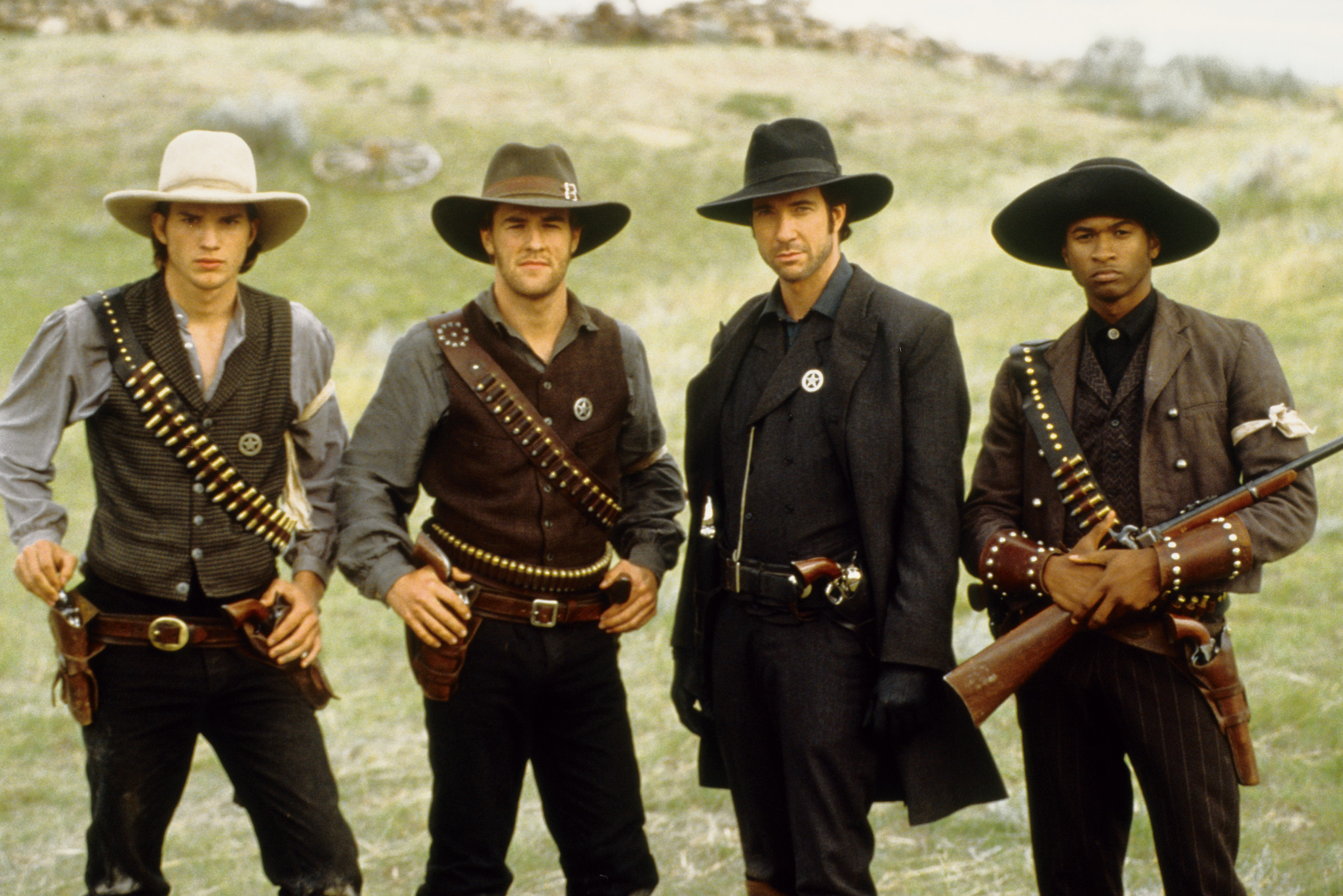 Still of Dylan McDermott, James Van Der Beek, Ashton Kutcher and Usher Raymond in Texas Rangers (2001)
