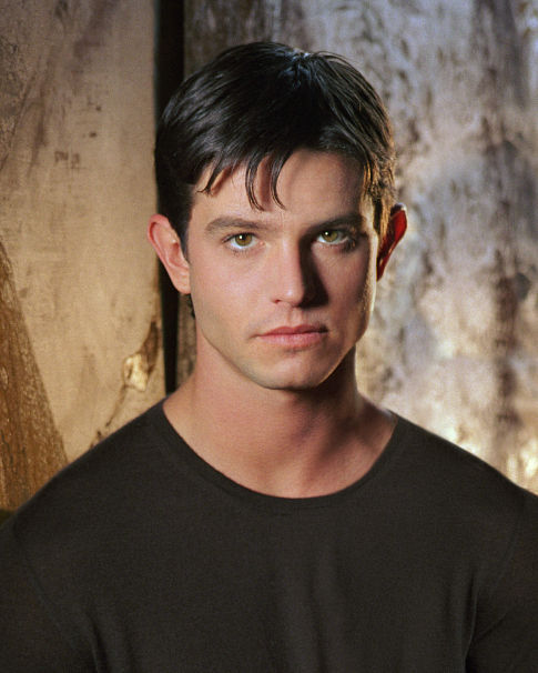 Jason Behr in Roswell (1999)