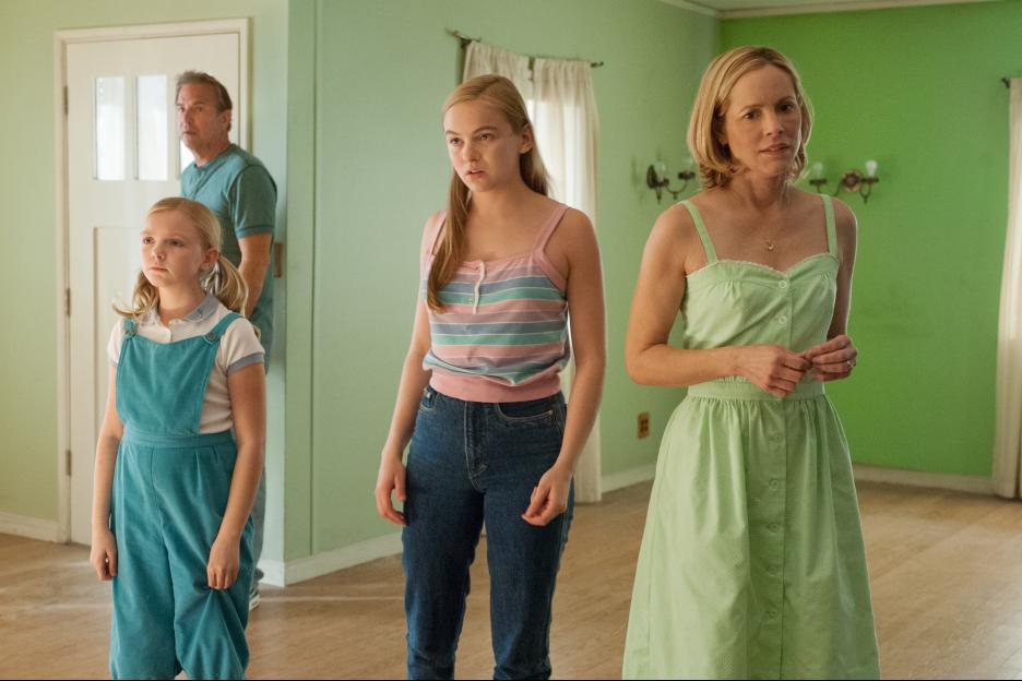 Still of Maria Bello, Morgan Saylor and Elsie Fisher in McFarland, USA (2015)