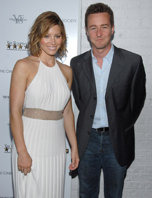 Edward Norton and Jessica Biel at event of Iliuzionistas (2006)