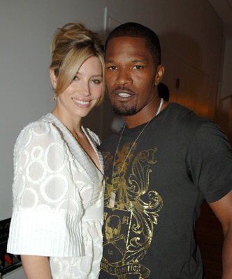 Jessica Biel and Jamie Foxx at event of Total Request Live (1999)