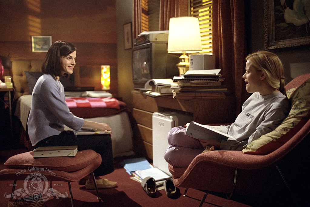 Still of Reese Witherspoon and Selma Blair in Legally Blonde (2001)