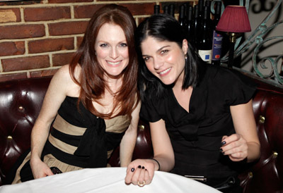 Julianne Moore and Selma Blair at event of A Single Man (2009)