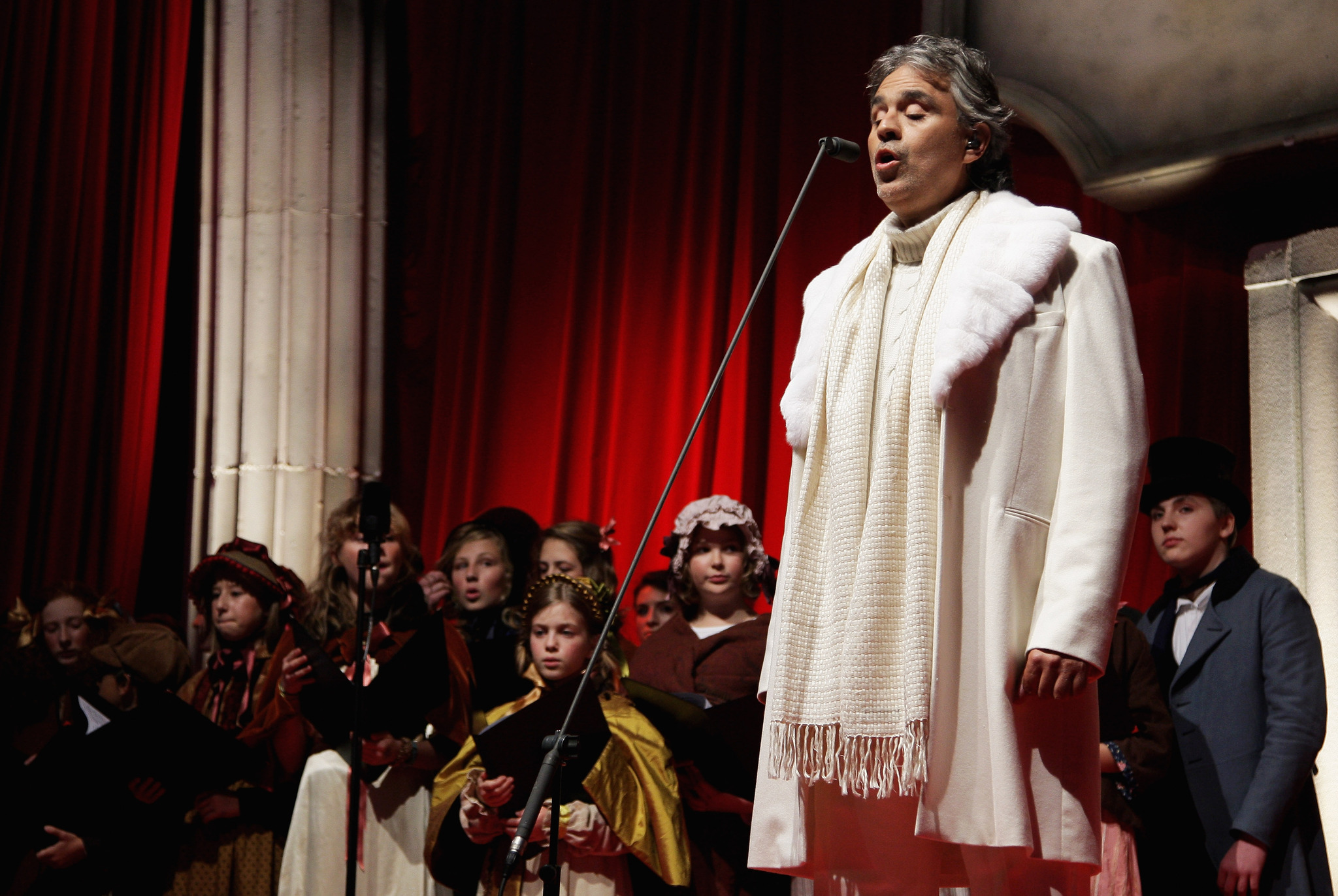 Andrea Bocelli at event of Kaledu giesme (2009)
