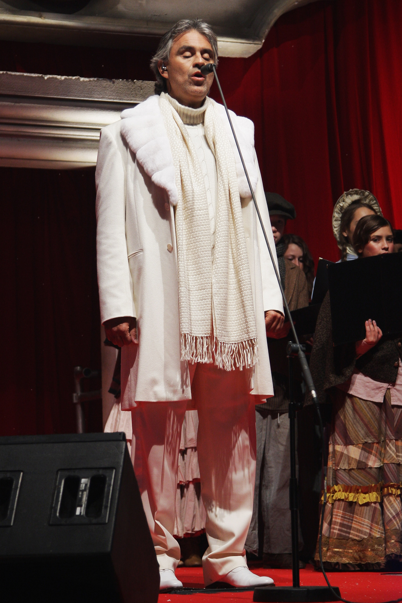 Andrea Bocelli at event of Kaledu giesme (2009)