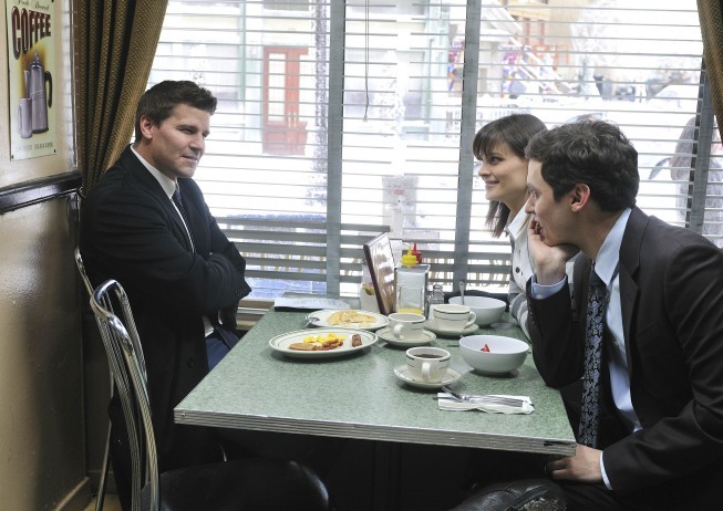 Still of David Boreanaz, John Francis Daley and Emily Deschanel in Kaulai (2005)