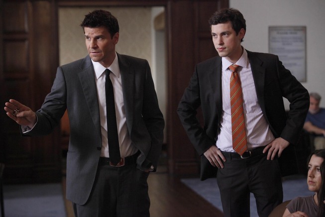 Still of David Boreanaz and John Francis Daley in Kaulai (2005)