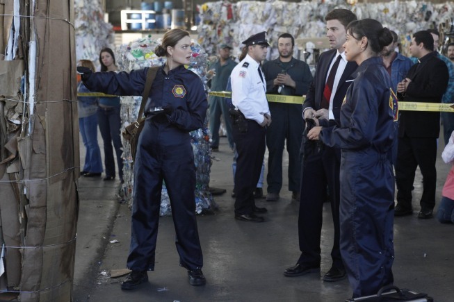 Still of David Boreanaz, Emily Deschanel and Tamara Taylor in Kaulai (2005)